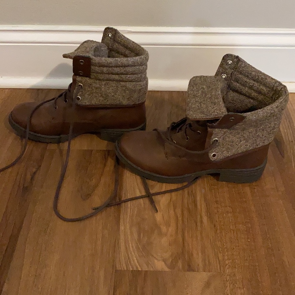 Boots - Picture 2 of 4